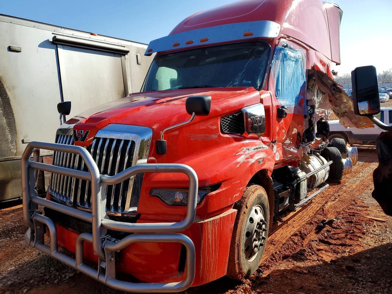 2025 Western Star 57X Chassis Semi Truck