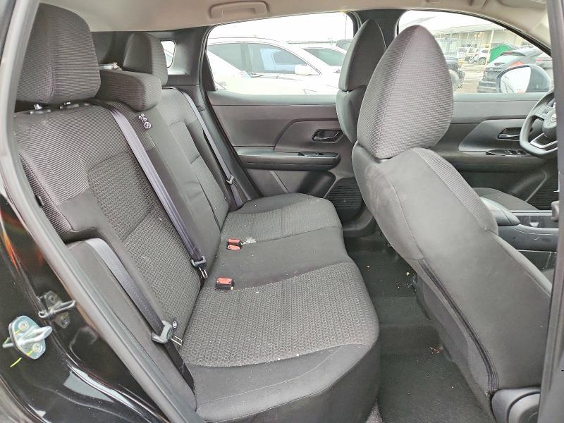 2025 Nissan Kicks s