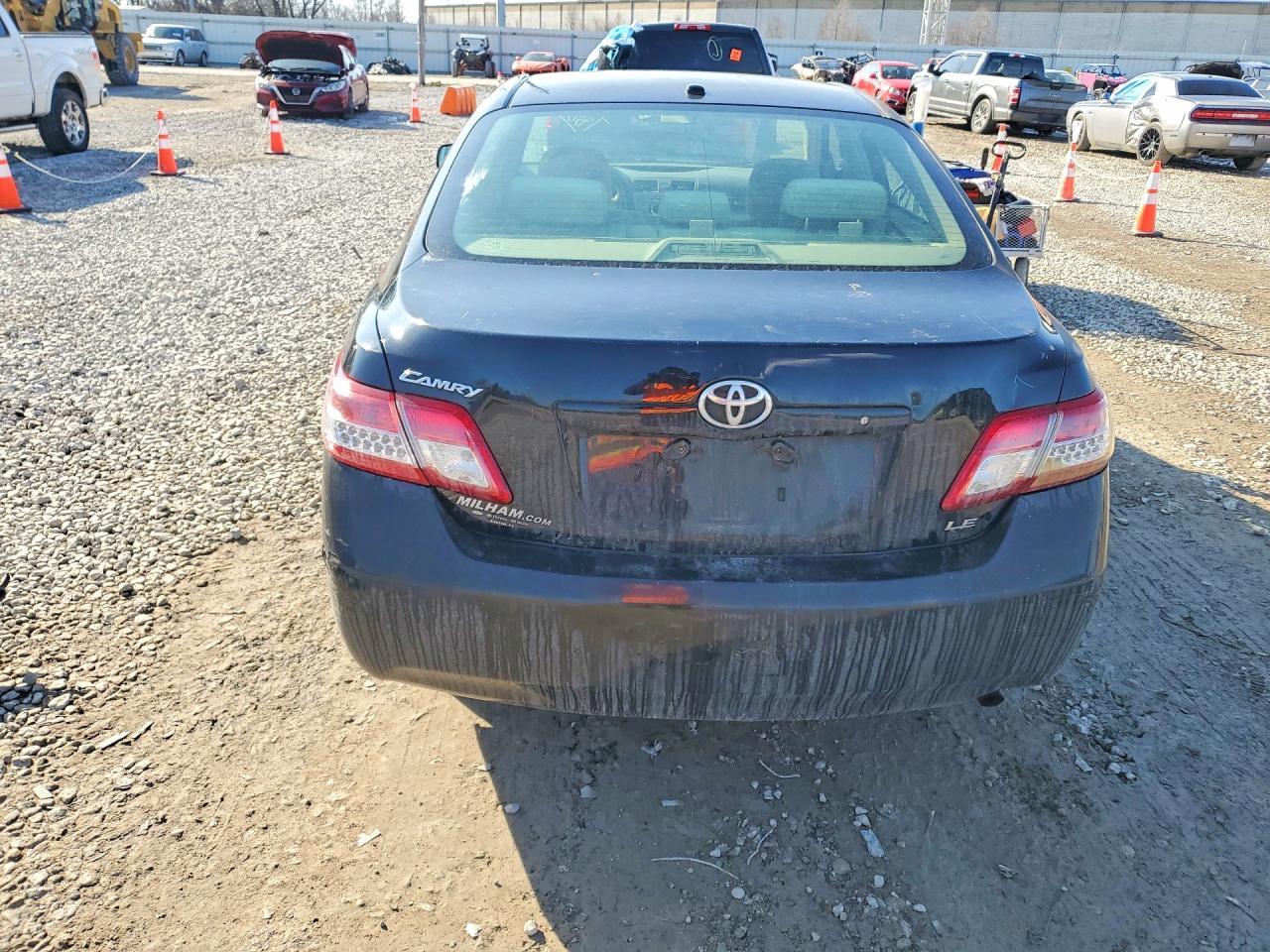 2011 Toyota Camry le