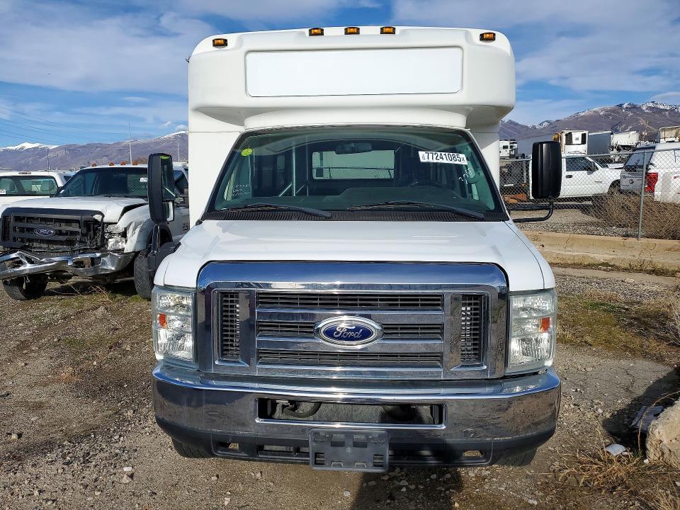 2016 Ford E450 Shuttle Bus