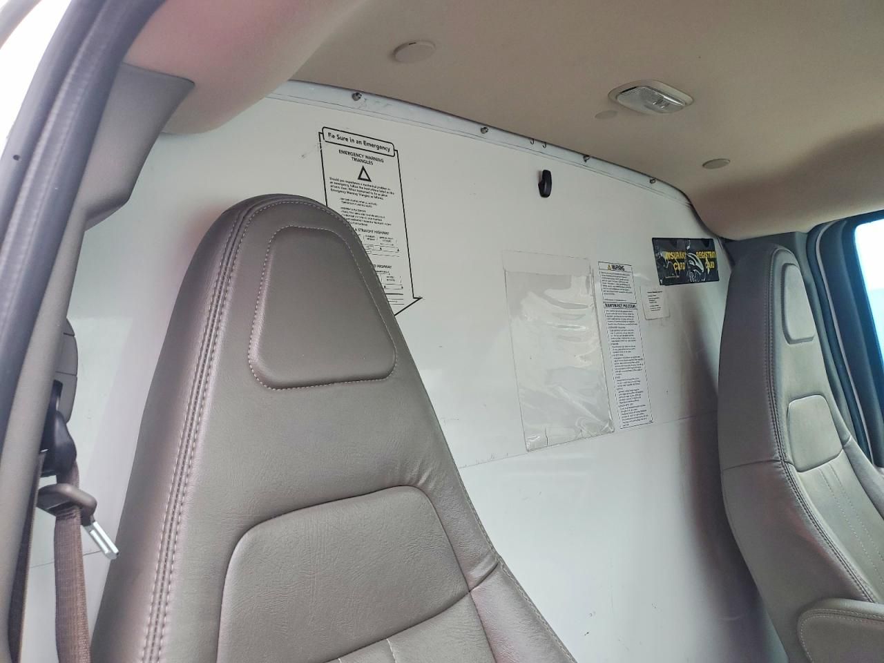 2022 GMC Savana CUT-BOX Truck