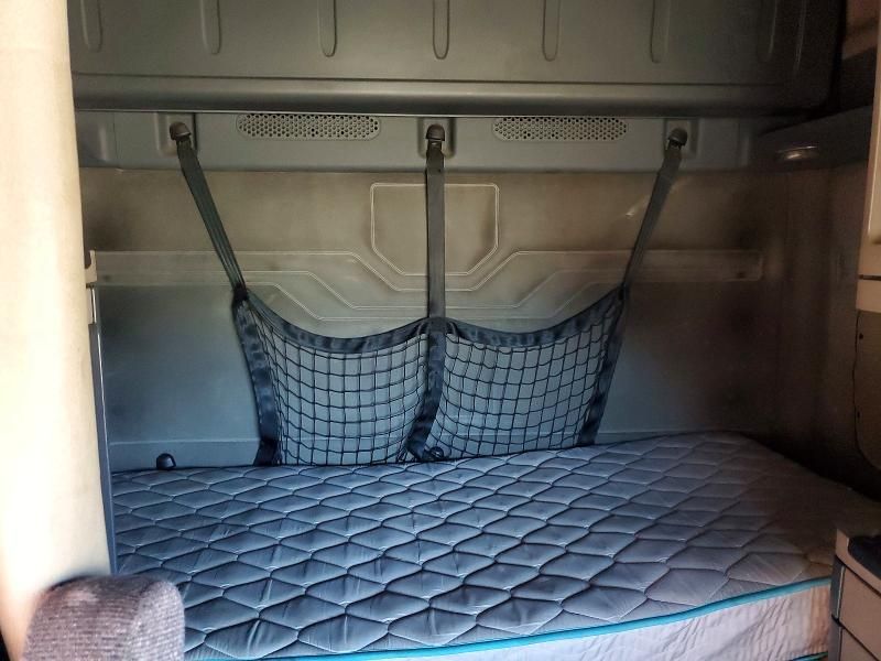 2014 Freightliner Cascadia Semi Truck