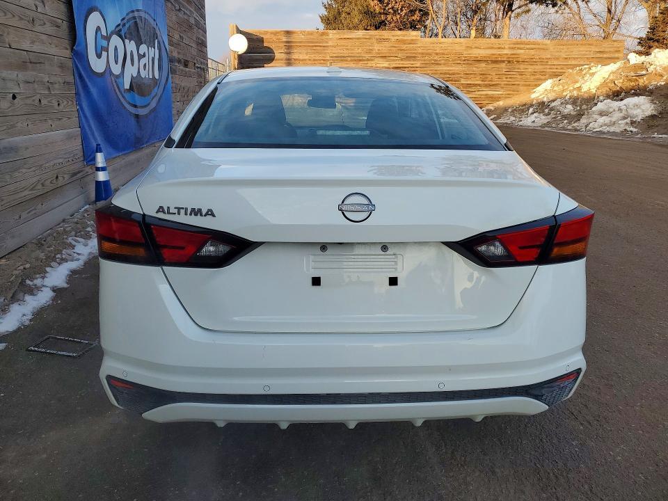 2025 Nissan Altima sv
