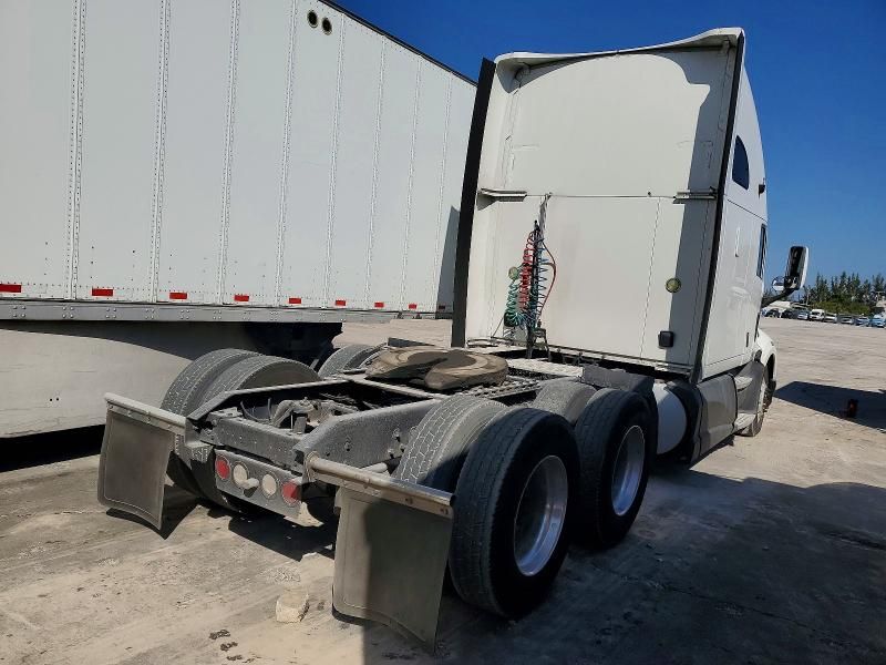 2013 Kenworth Constructi-Semi Truck