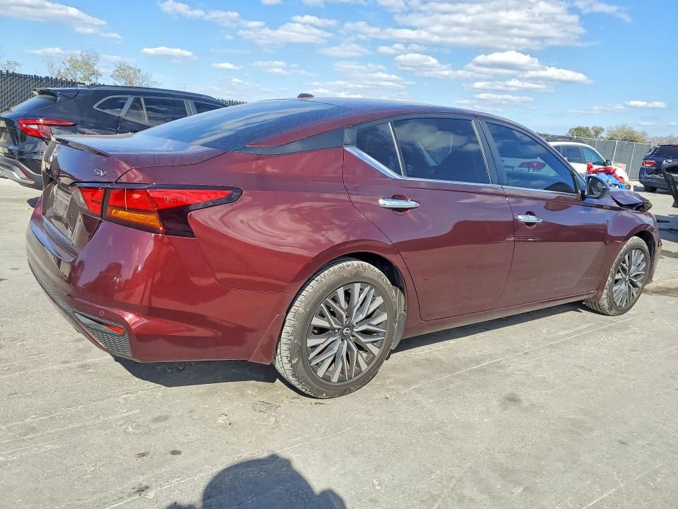 2024 Nissan Altima sv