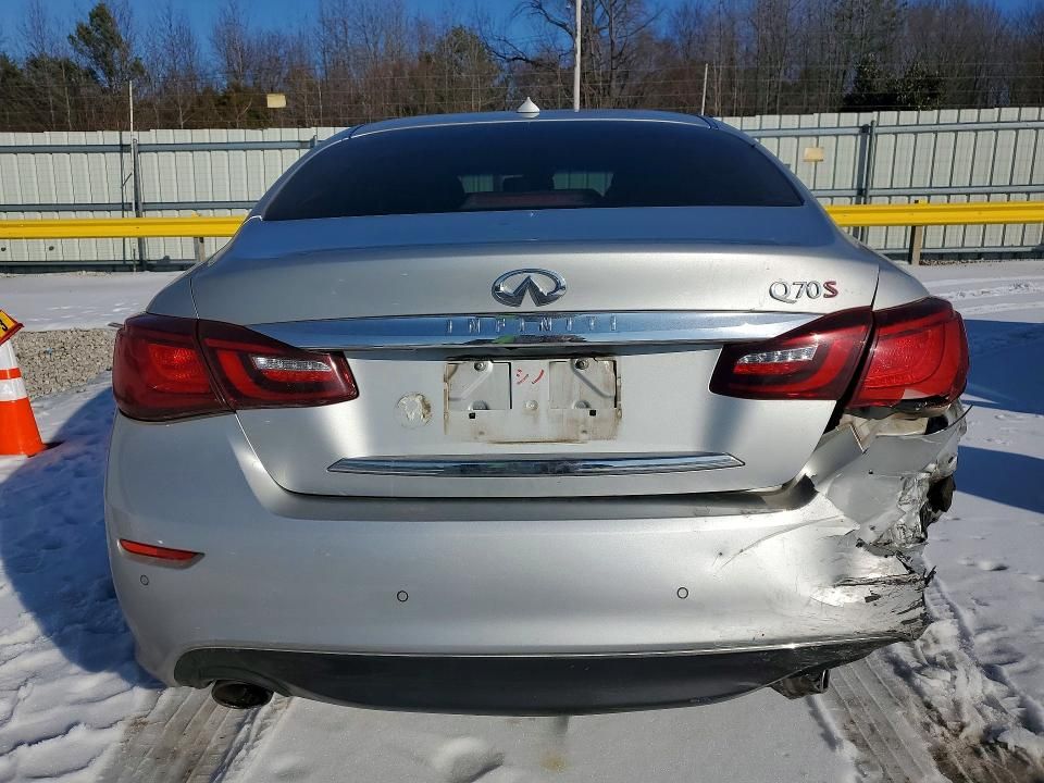 2015 Infiniti Q70 3.7