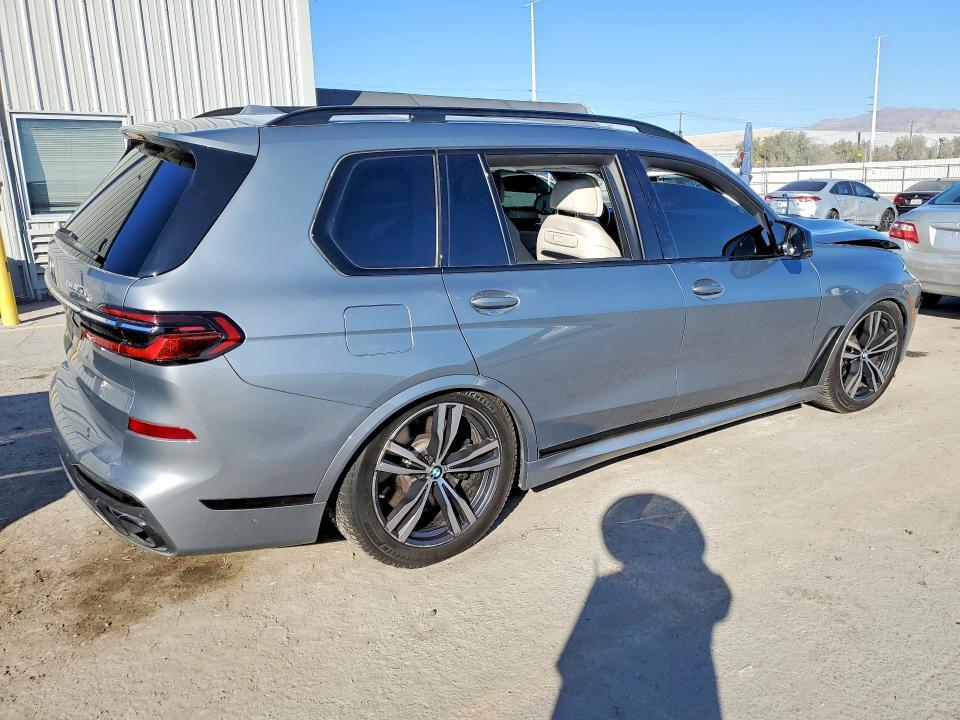 2023 BMW X7 M60i