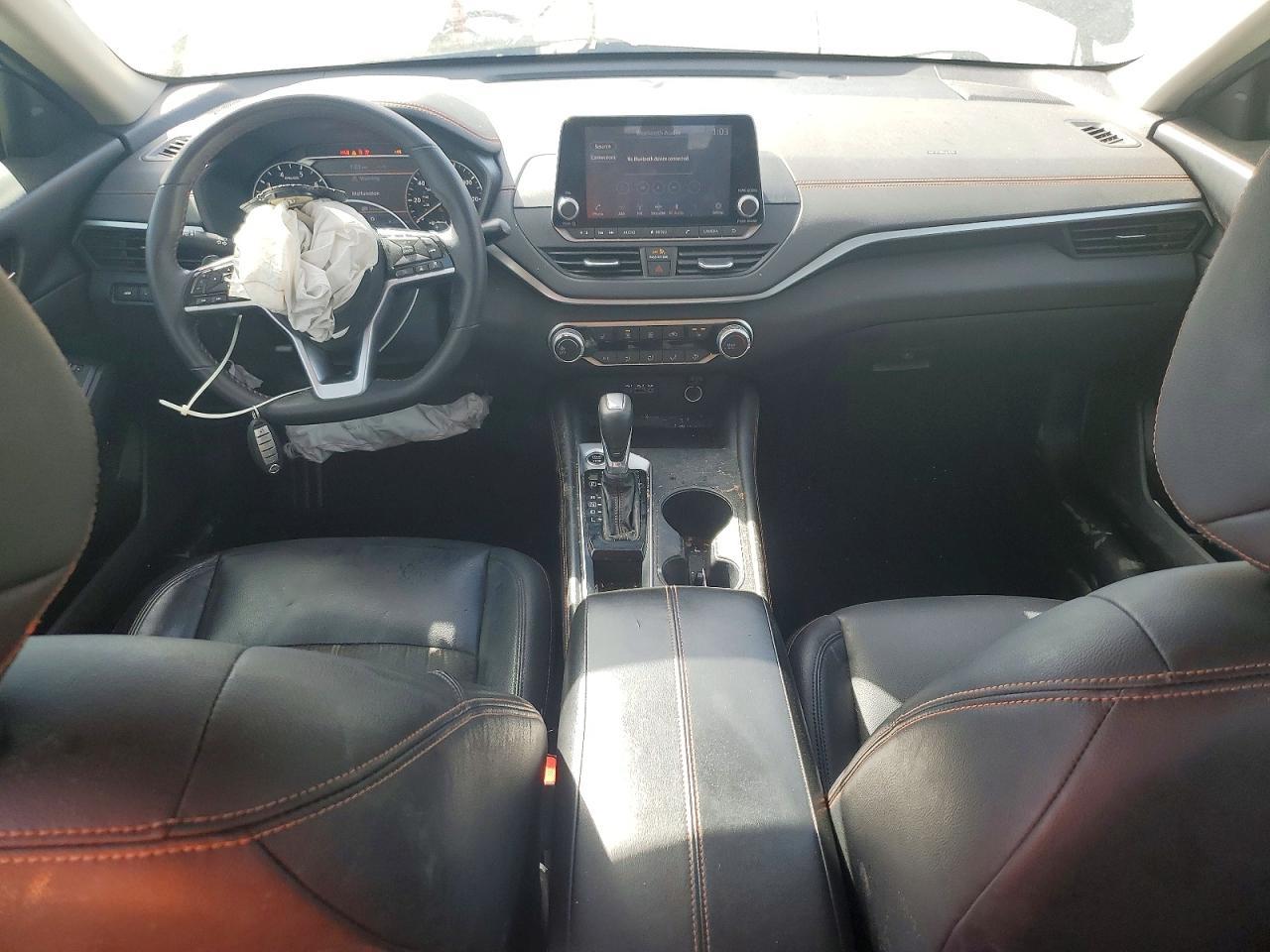 2021 Niss Altima sr