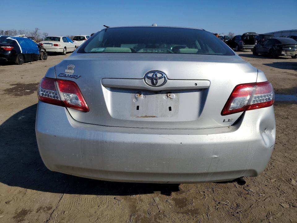 2010 Toyota Camry le