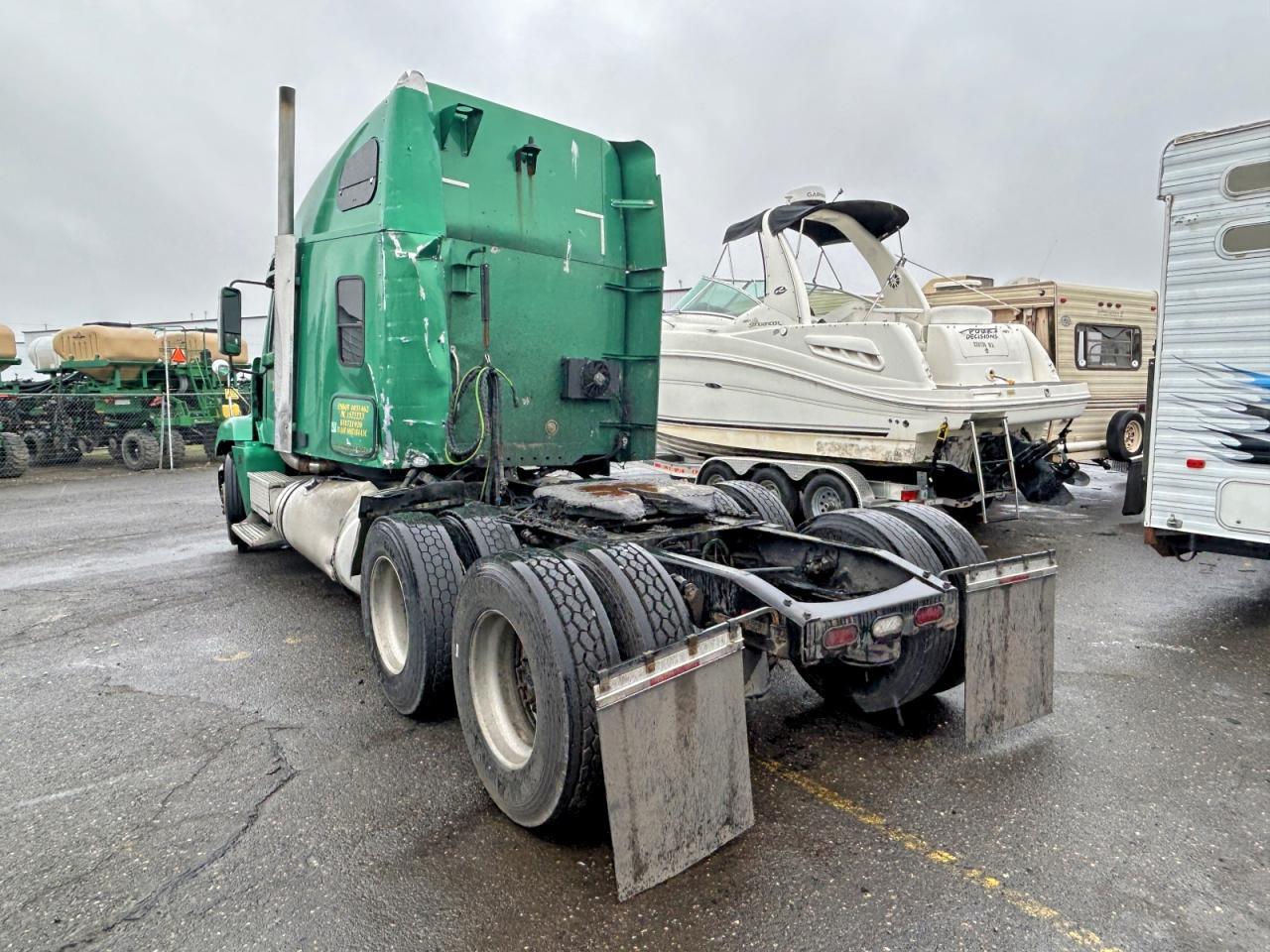 2006 Freightliner Convention Semi Truck