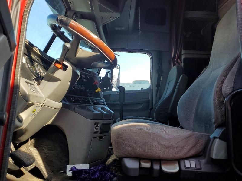 2005 Freightliner Columbia 120 Semi Truck