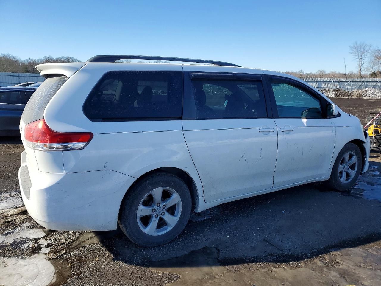 2011 Toyota Sienna le