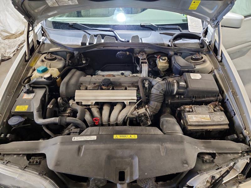 2000 Volvo S70 Base
