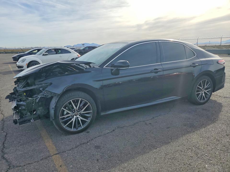 2022 Toyota Camry Hybrid xle