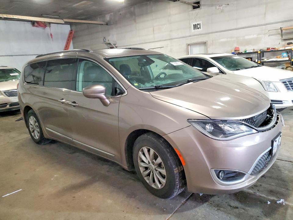 2017 Chrysler Pacifica Touring l