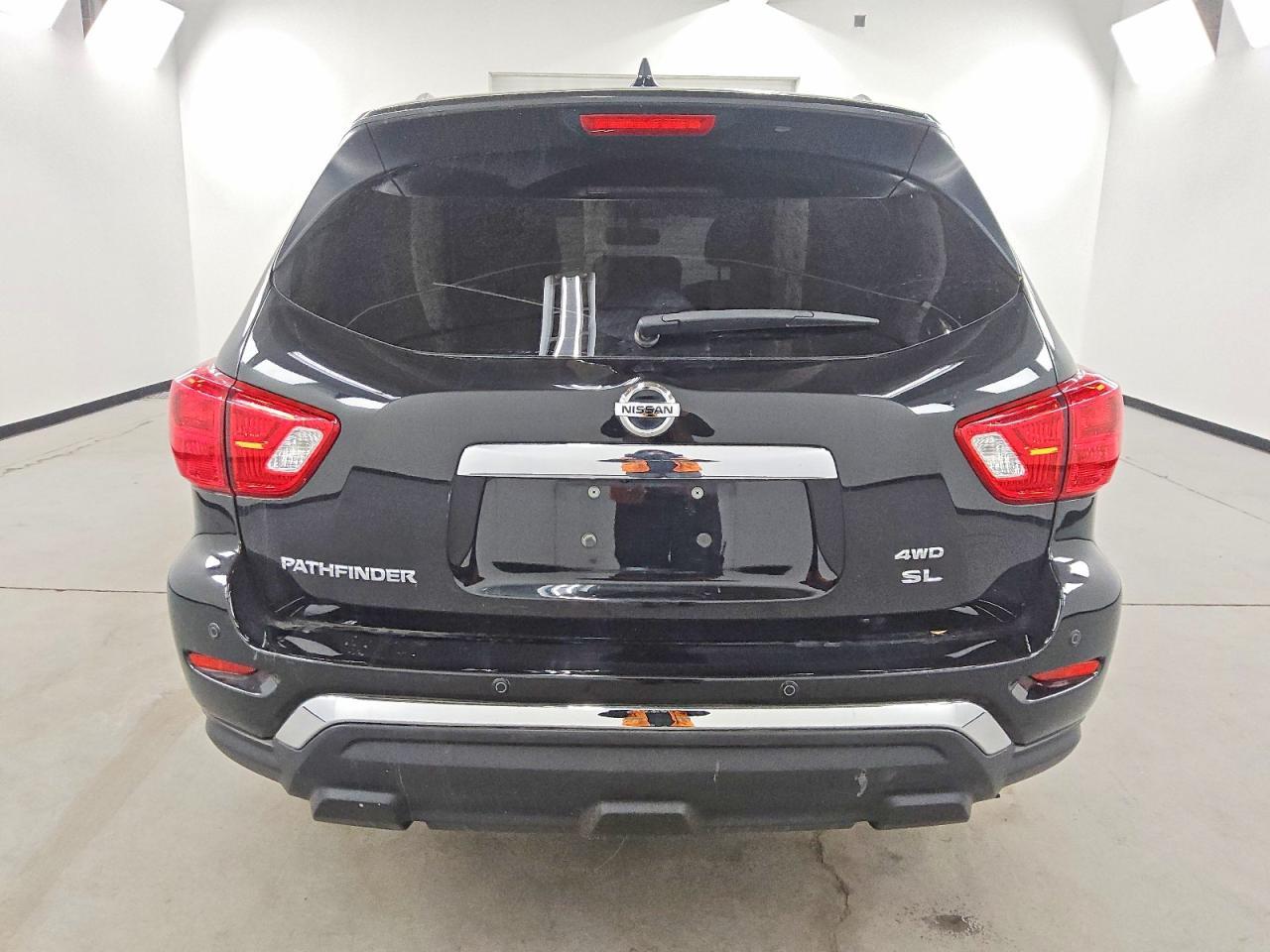 2020 Nissan Pathfinder sl
