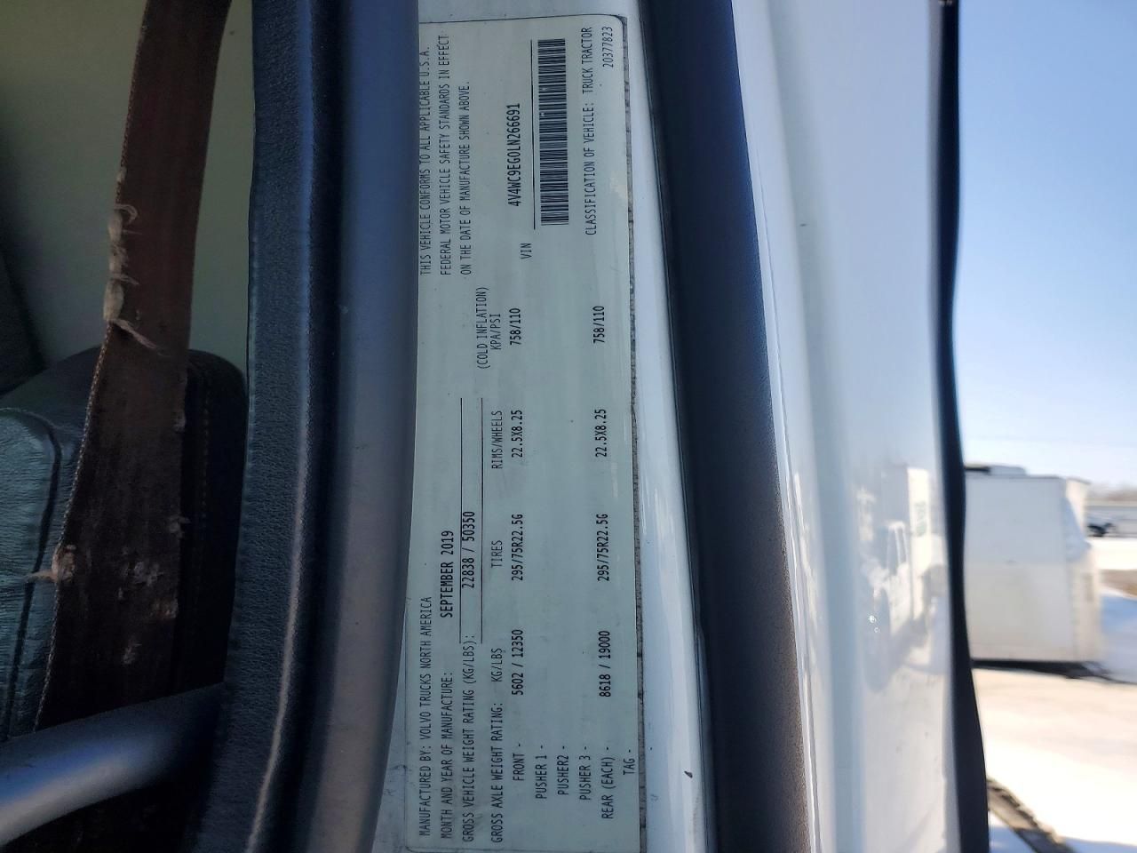 2020 Volvo VNR Semi Truck