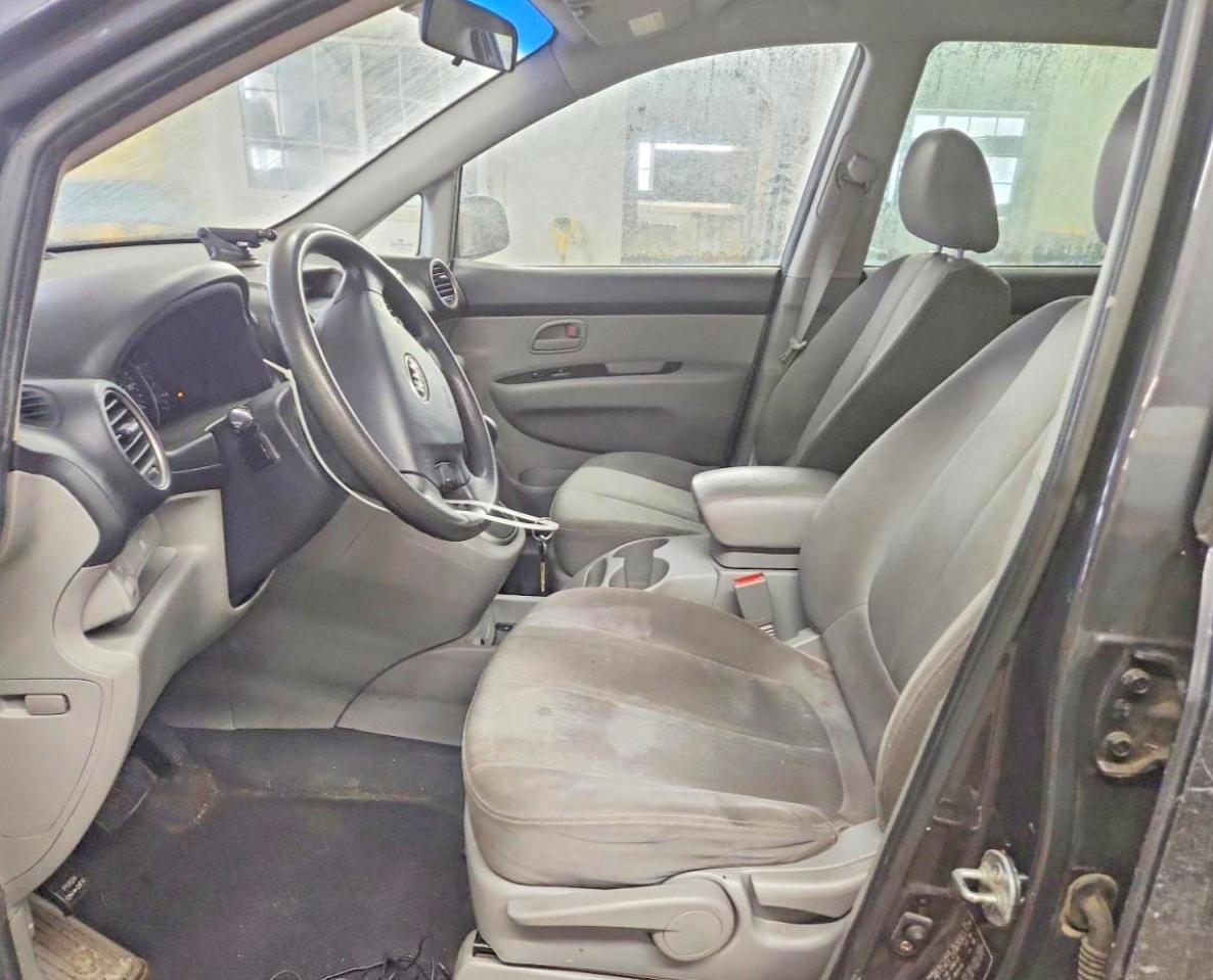 2008 KIA Rondo lx