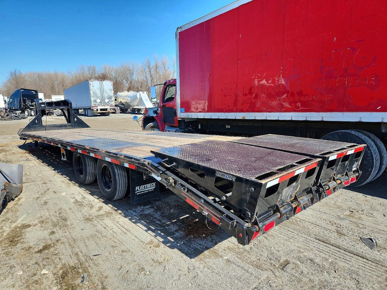 2022 Diamond C 2022 Roadclipper Equipment Trailer