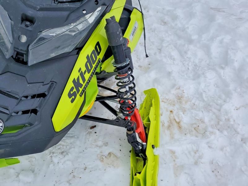 2020 Skidoo Summit X85