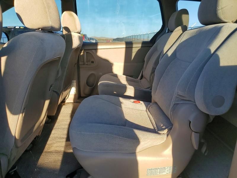 2005 Toyota Sienna ce