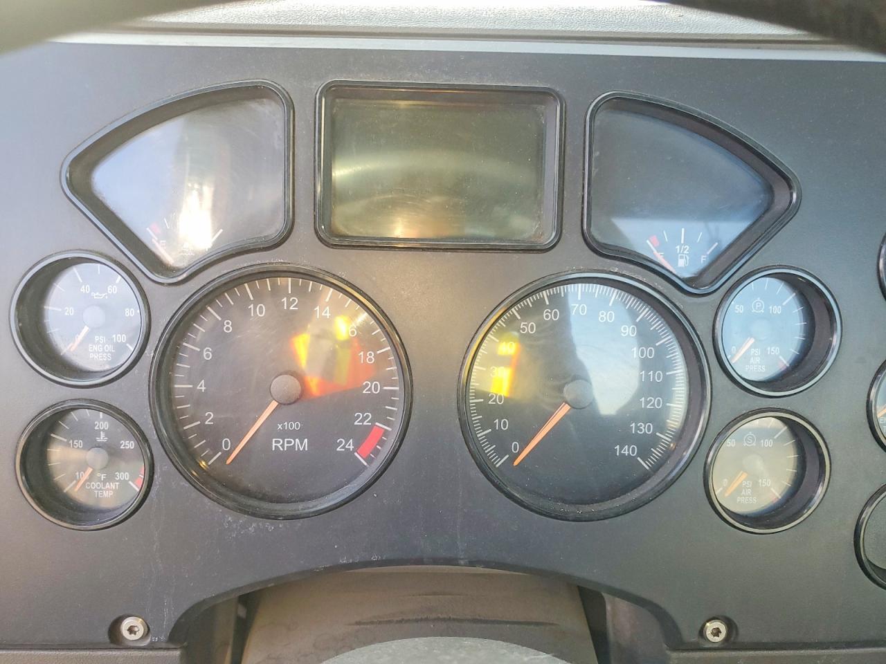 2017 Mack CXU612 Semi Truck