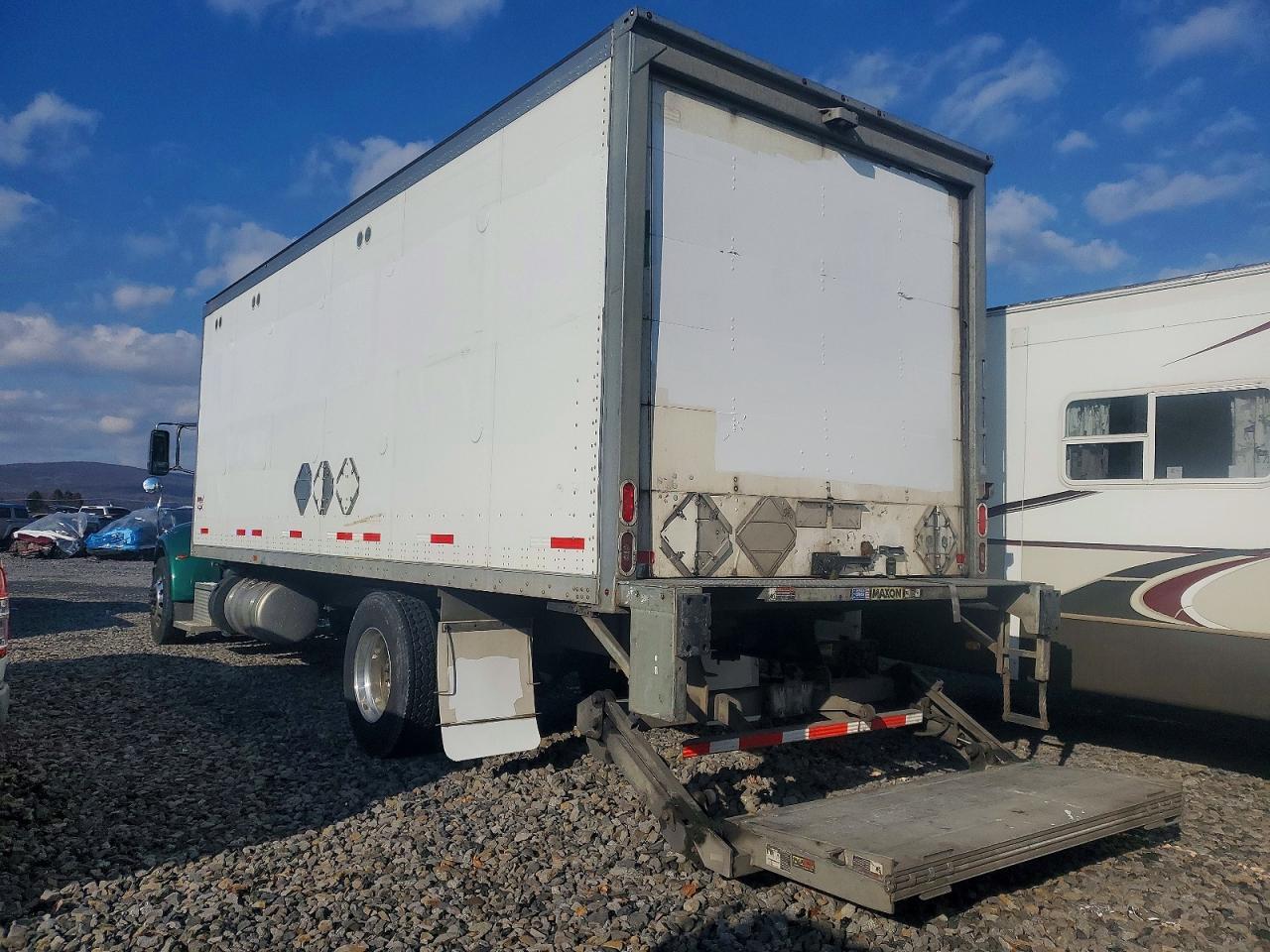 2018 Peterbilt 337 BOX Truck