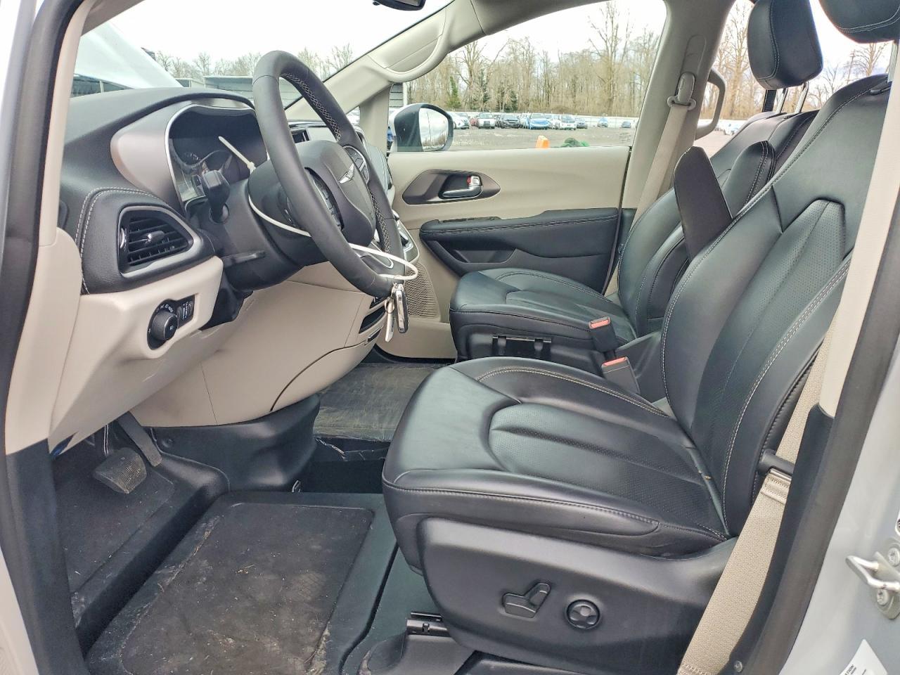 2023 Chrysler Pacifica Touring l