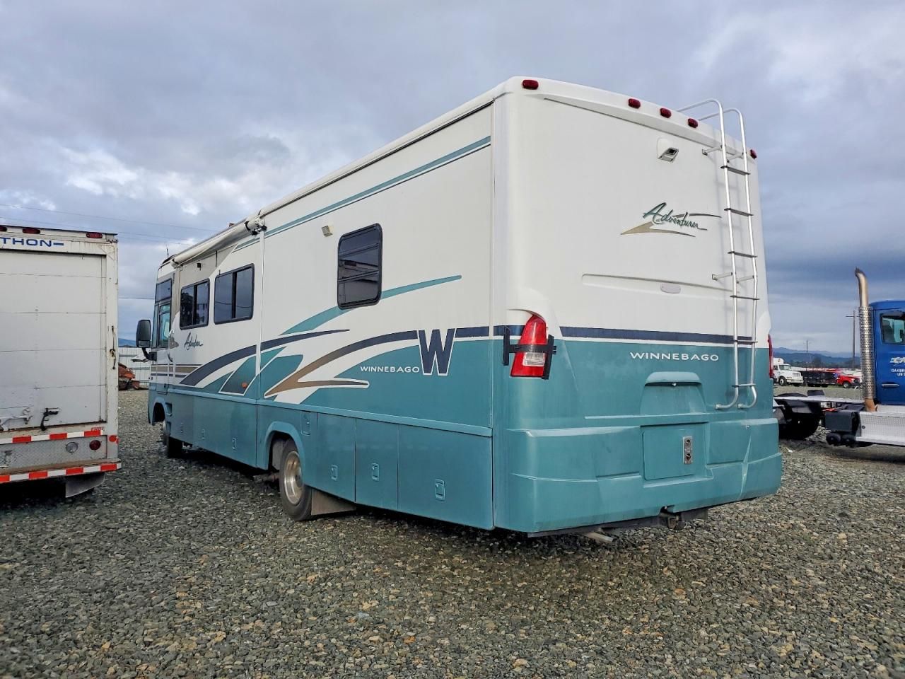2004 Winnebago 2004 Winn Motorhome Chassis-Camper