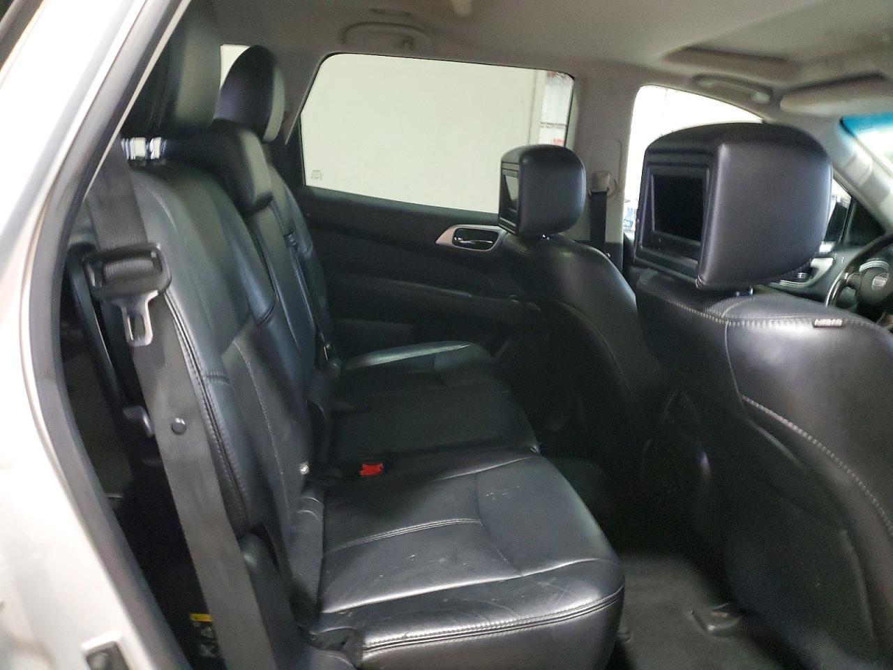 2014 Nissan Pathfinder s