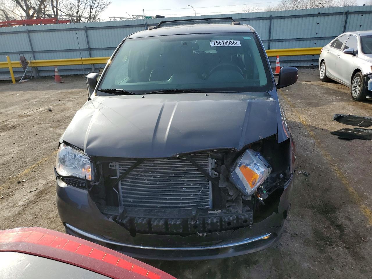 2016 Chrysler Town & Country Touring