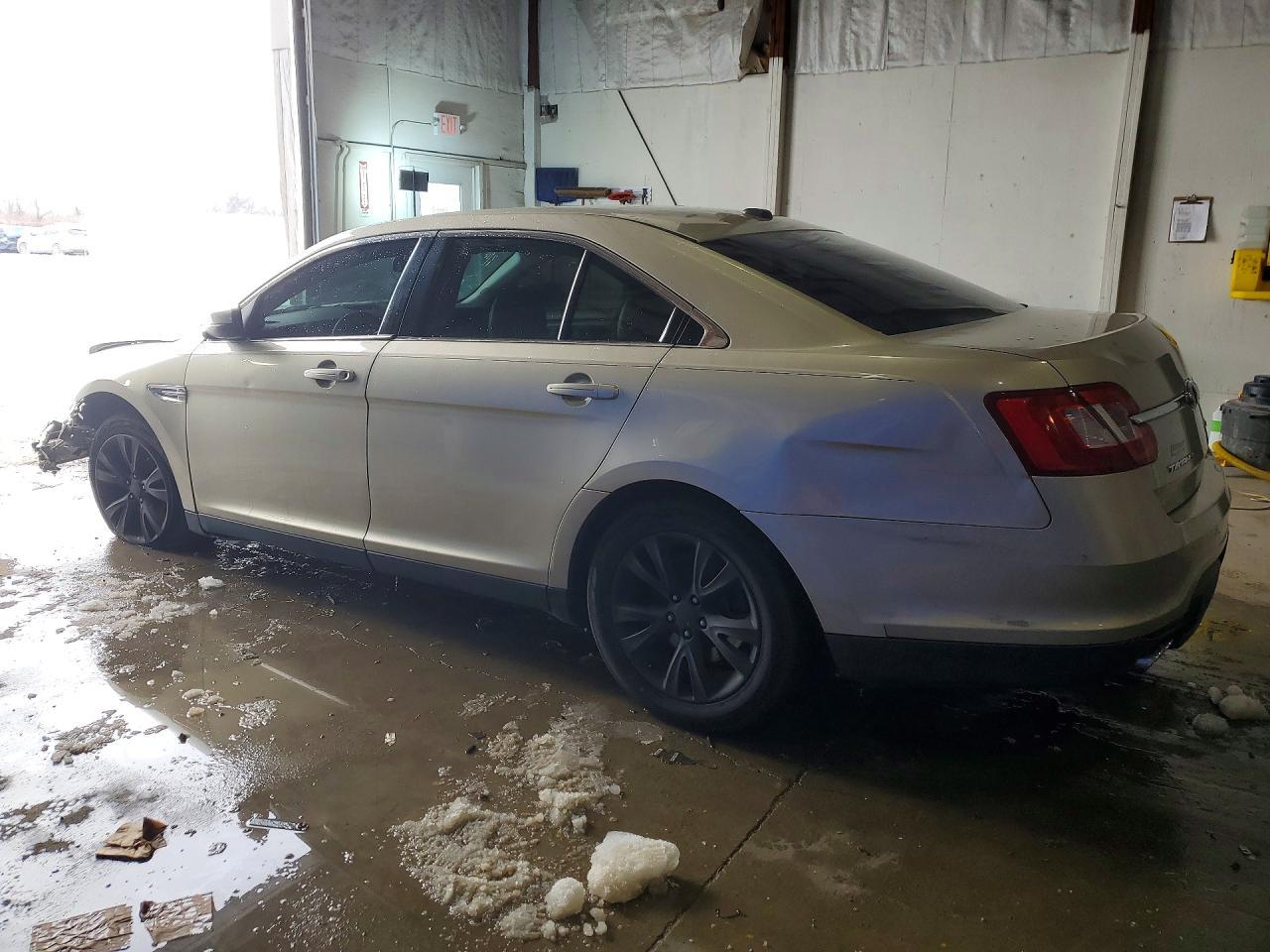 2010 Ford Taurus SEL
