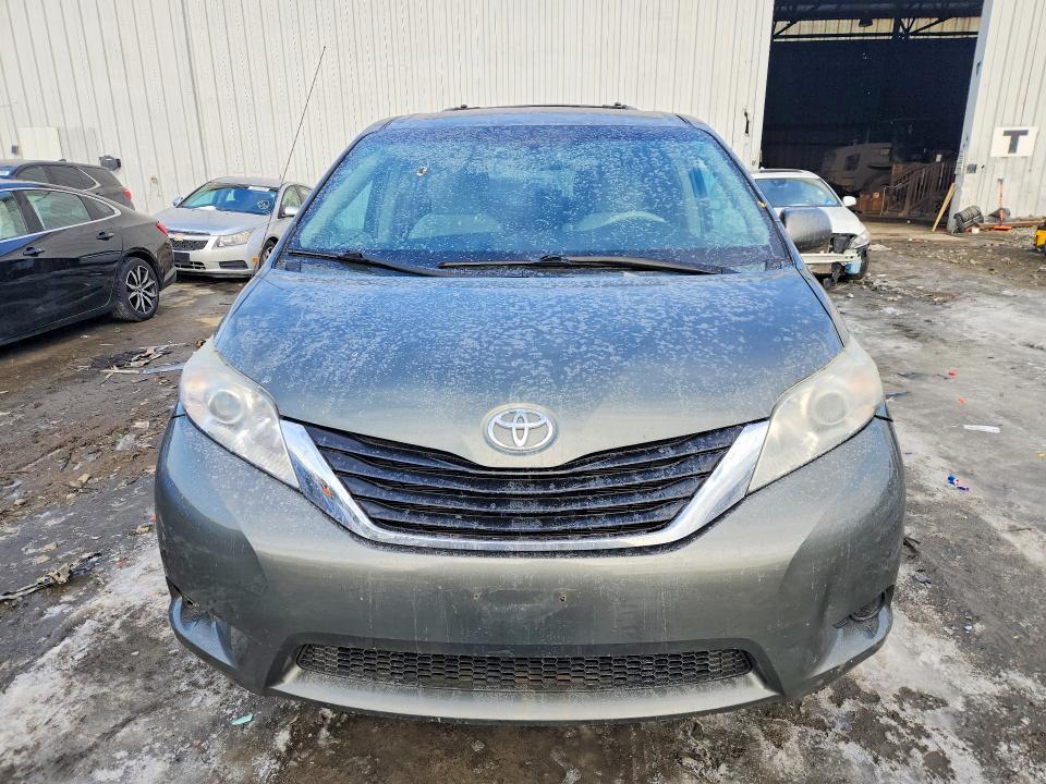 2011 Toyota Sienna le 7-passenger