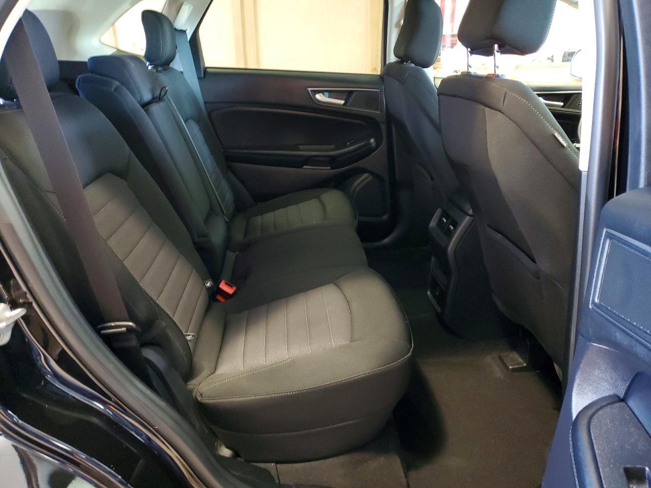 2022 Ford Edge se