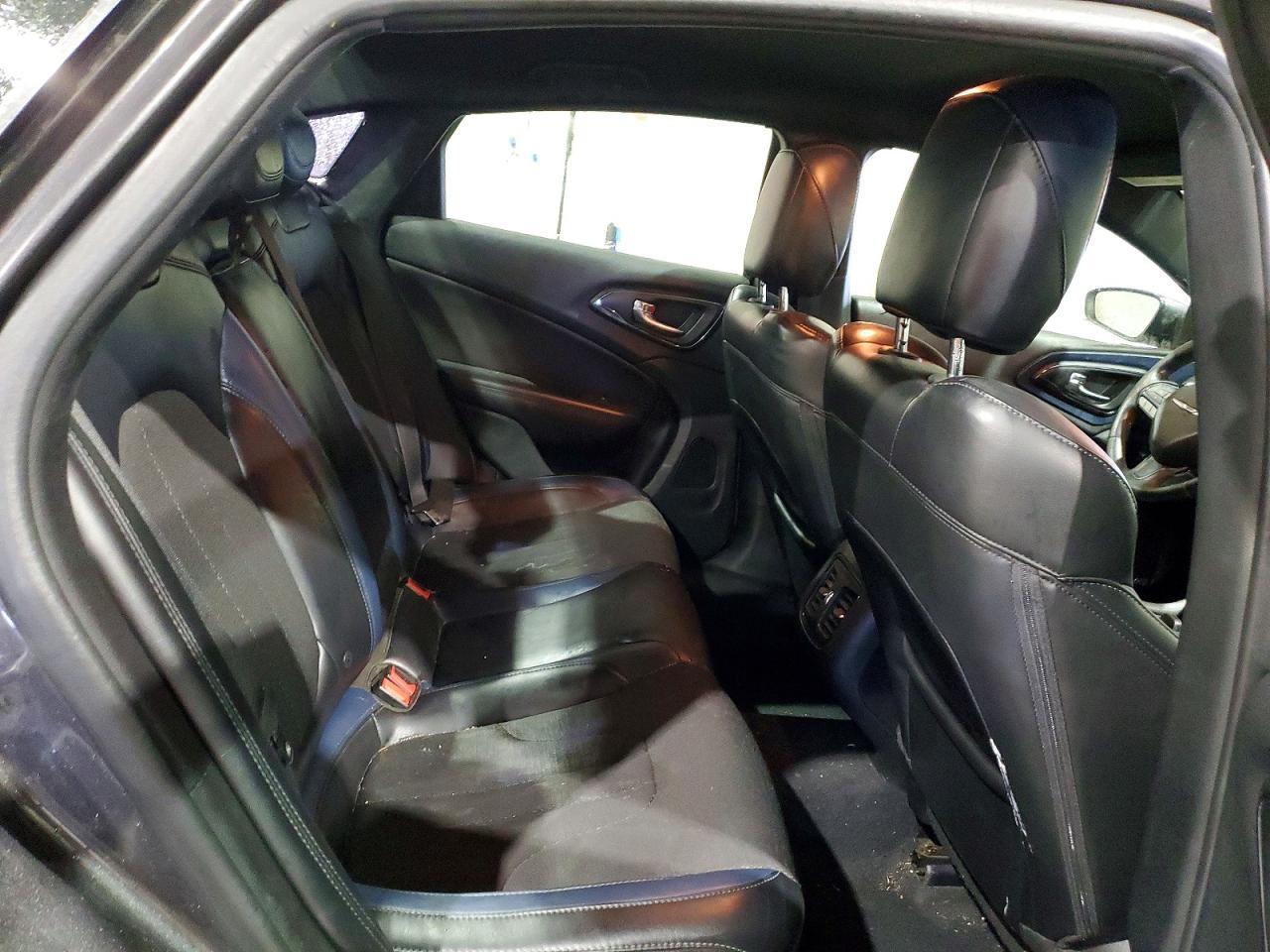 2015 Chrysler 200 s