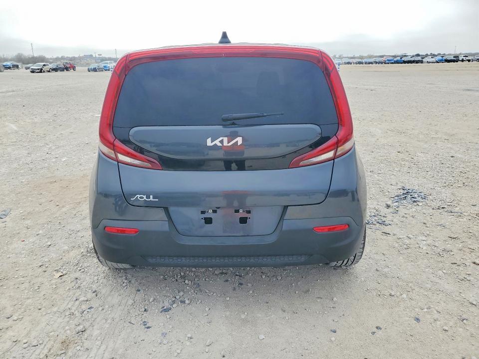 2022 KIA Soul lx