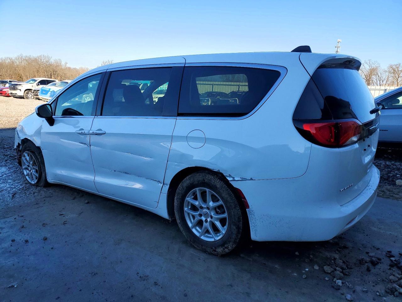 2023 Chrysler Voyager lx