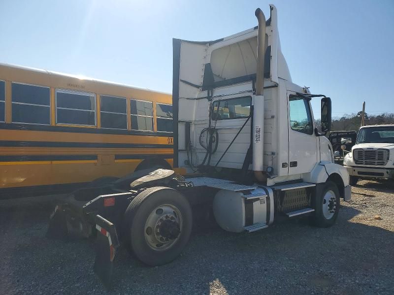 2017 Volvo VNL Semi Truck