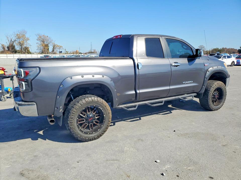 2013 Toyota Tundra Double cab SR5