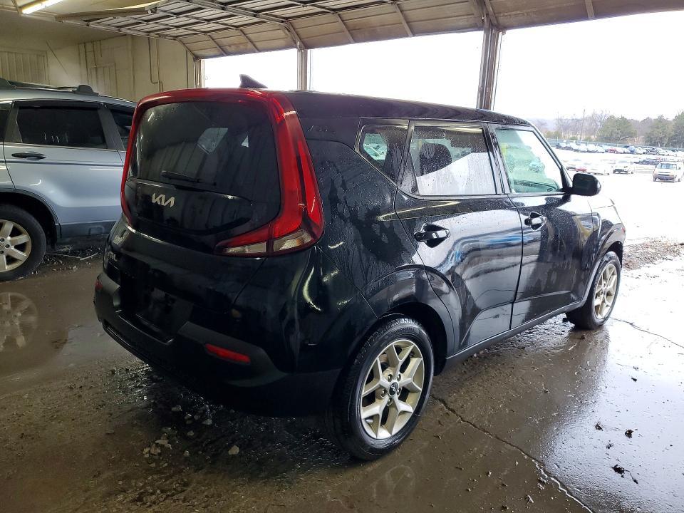 2022 KIA Soul lx