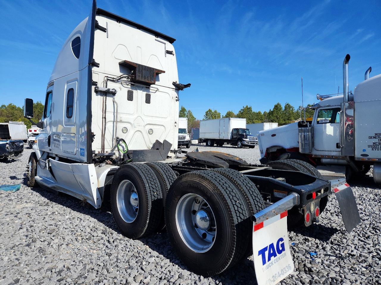 2016 Freigliner 2016 Freightliner Cascadia 125 Semi Truck