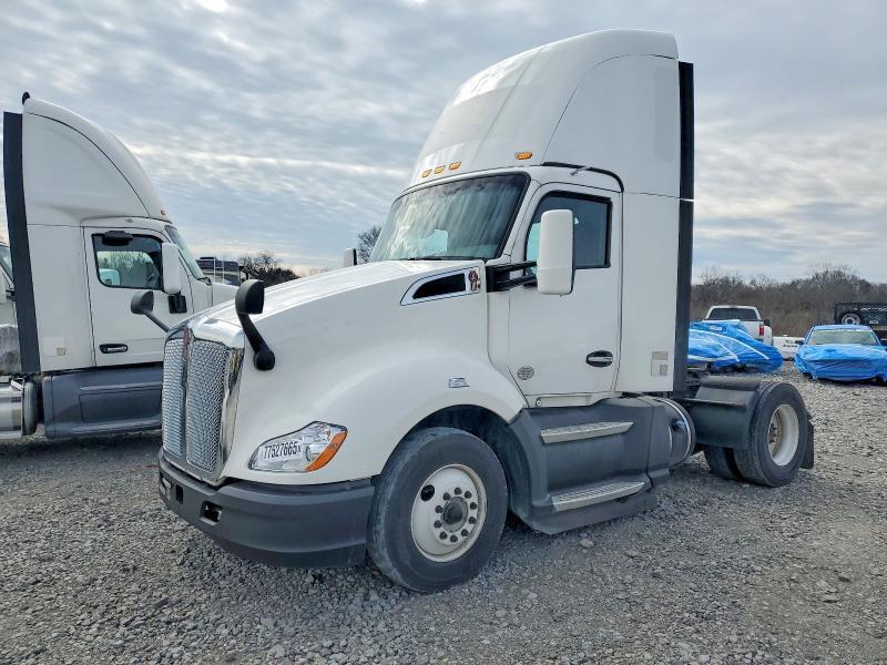 2019 Kenworth T680 Semi Truck