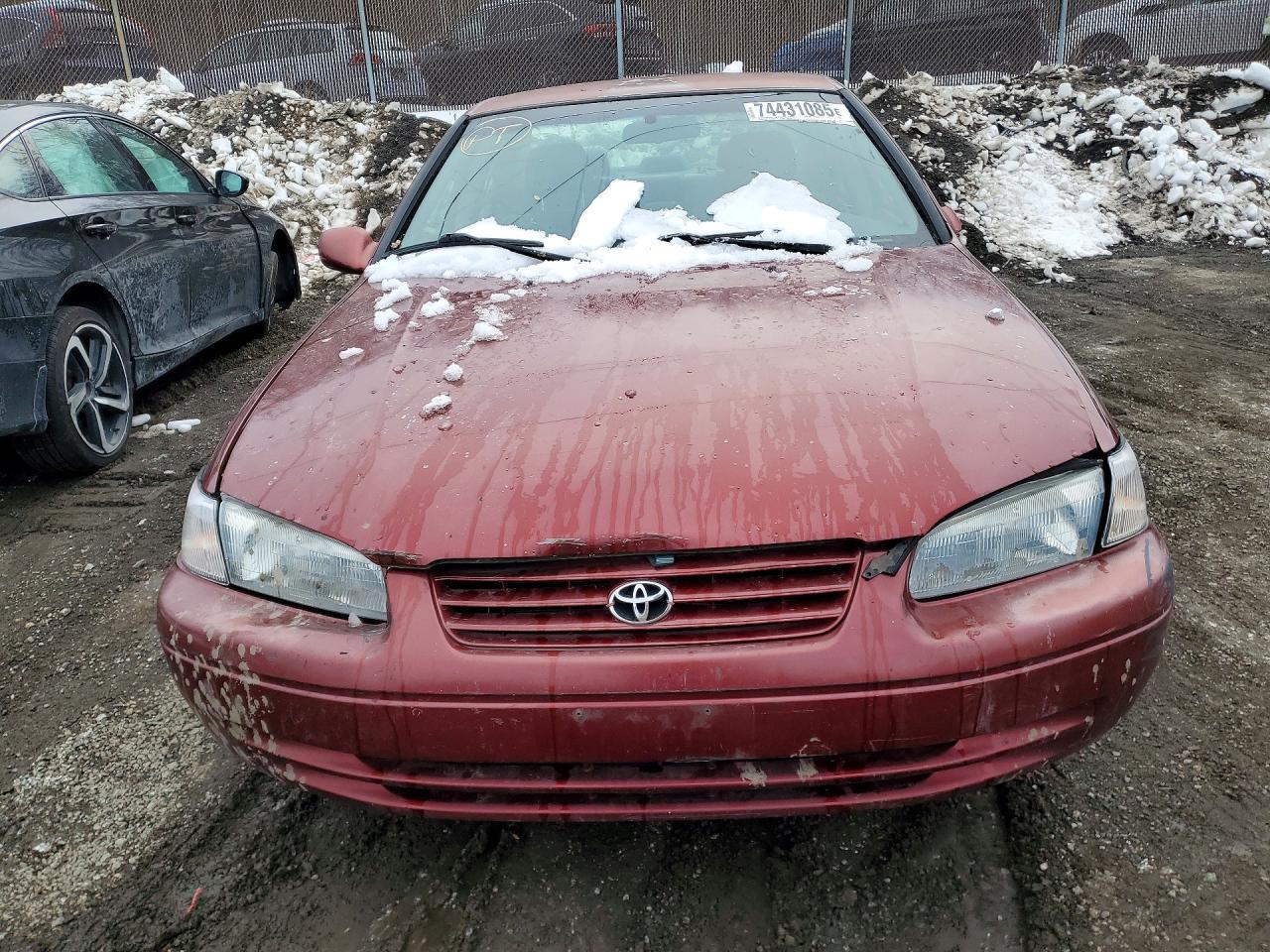 1999 Toyota Camry le