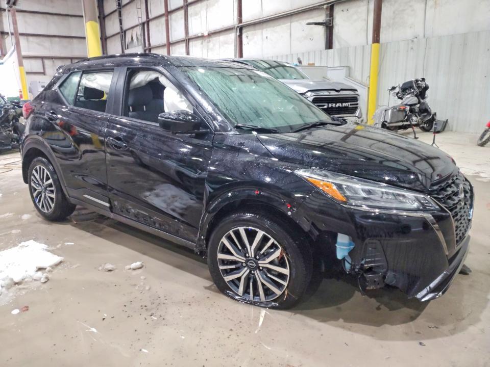 2024 Nissan Kicks sr