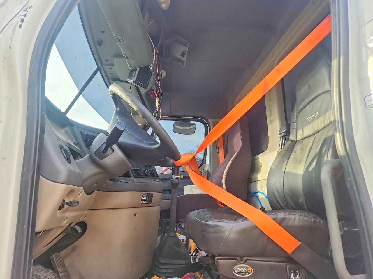 2016 Freightliner Cascadia 125 Semi Truck