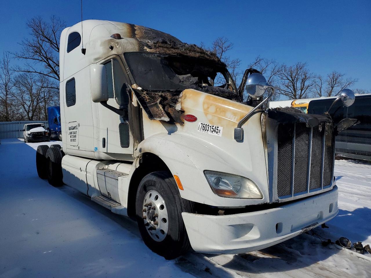 2013 Peterbilt 587 Semi Truck