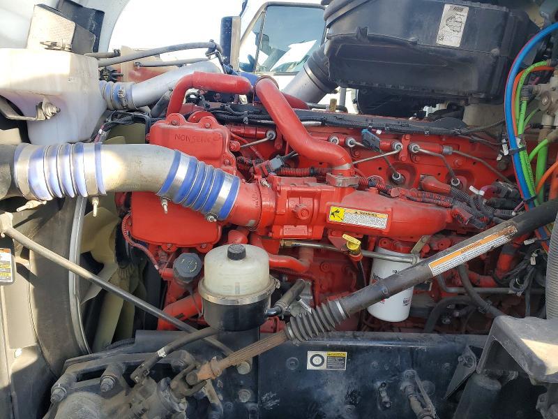 2016 Kenworth T680 Semi Truck