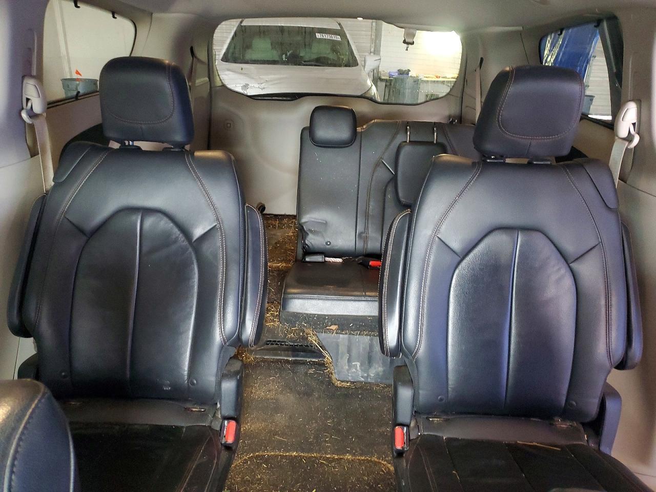 2017 Chrysler Pacifica Touring l