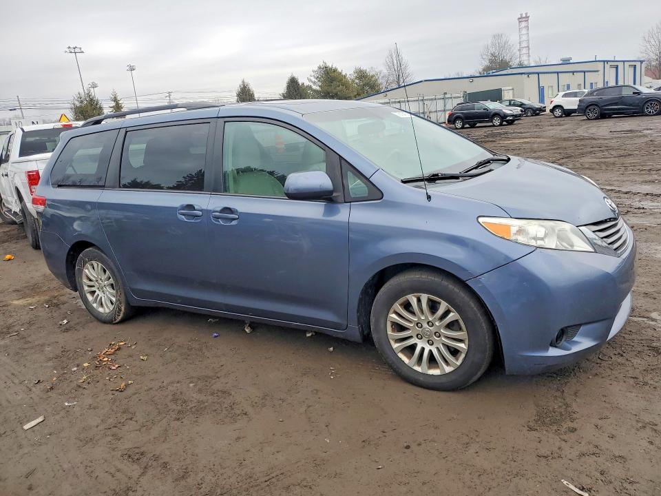 2013 Toyota Sienna xle