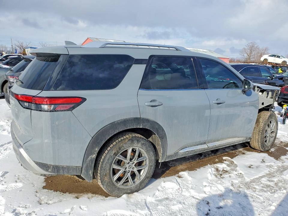 2024 Nissan Pathfinder Platinum